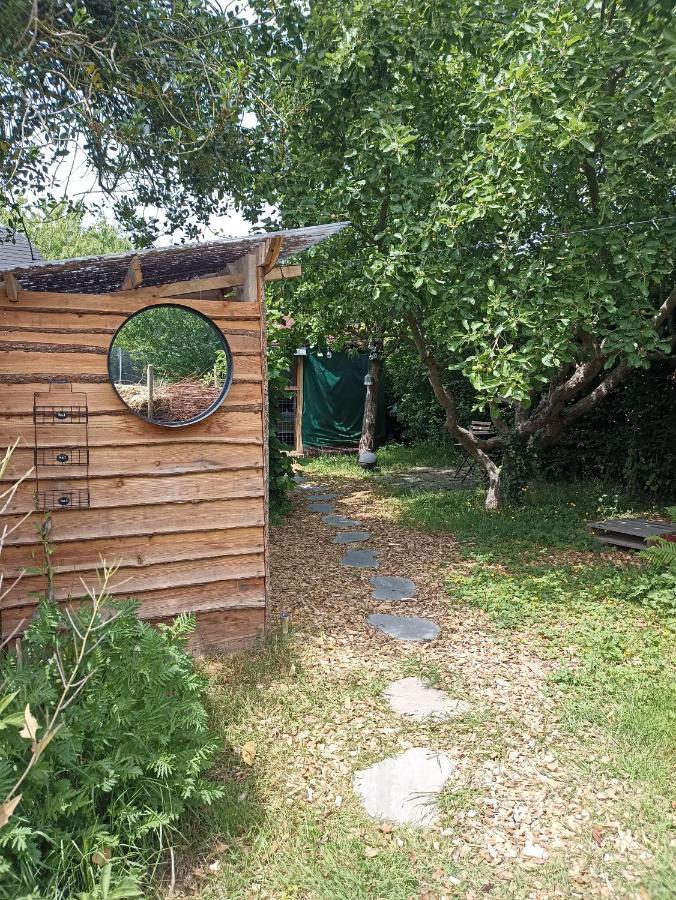 L'Echappee Au Jardin, Yourte Bucolique Godinne Exterior foto